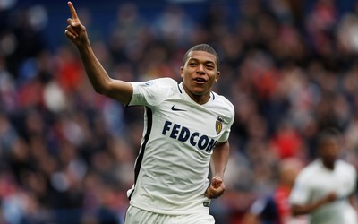 MK体育精华-B席和坎塞洛场上吵架真相