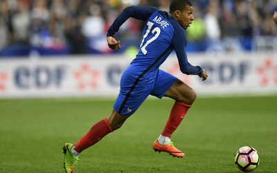 MK体育精华-丹麦队门将之争舒梅切尔稳坐主力